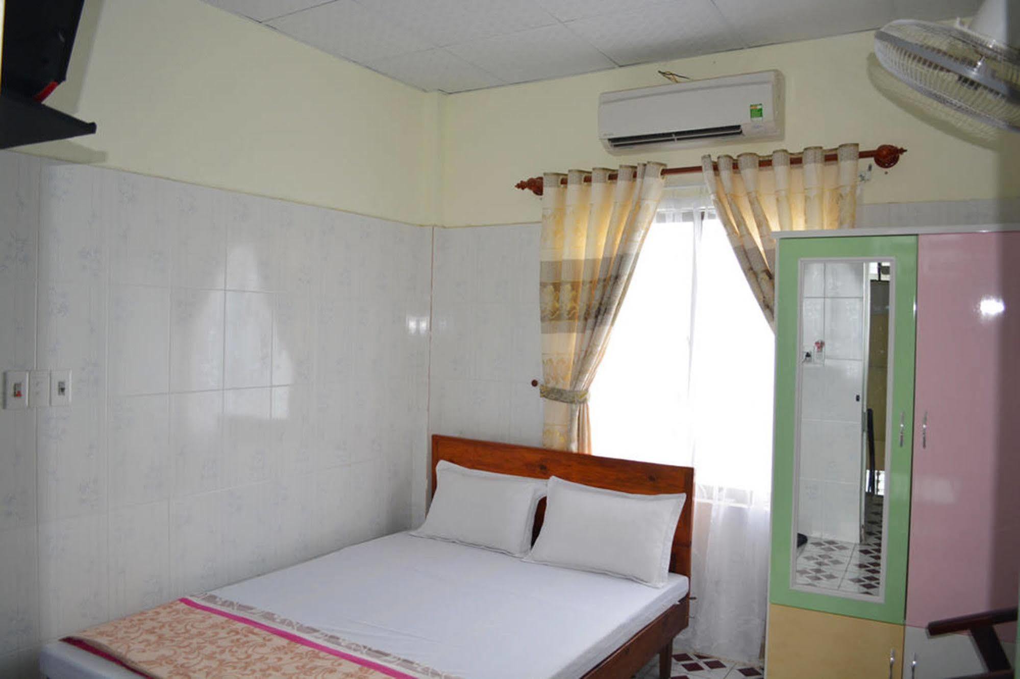 Anh Linh 1 Hotel Dong Hoi Exterior photo