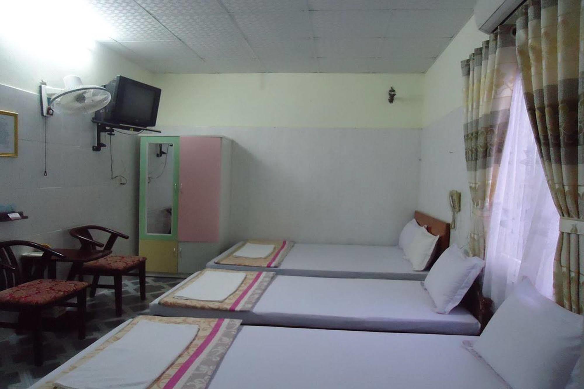 Anh Linh 1 Hotel Dong Hoi Exterior photo